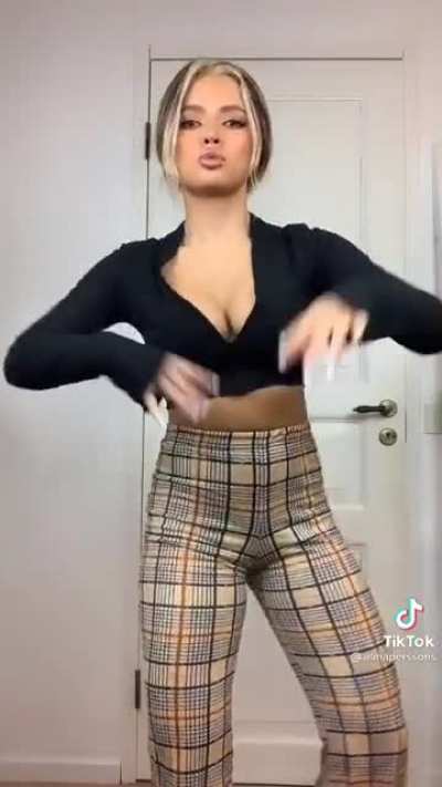 This girls so hot