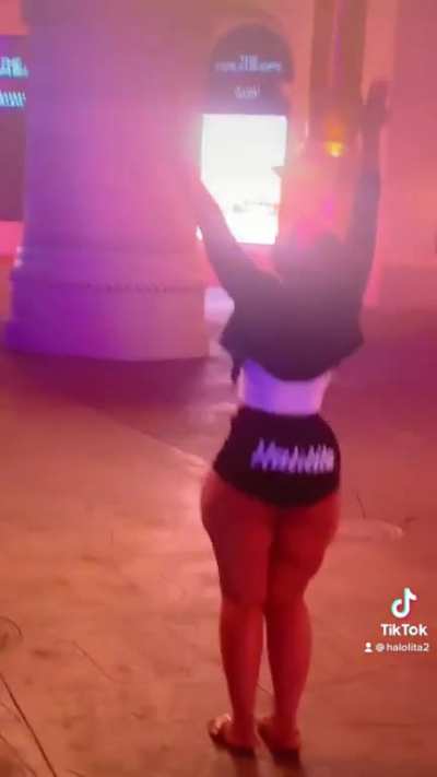 Tiktok ass clap
