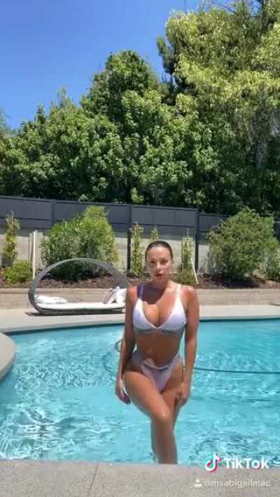 Abigail Mac (@msa<wbr>bigai<wbr>lmac)
