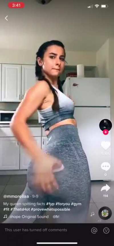 She slaps her ass 🥵
