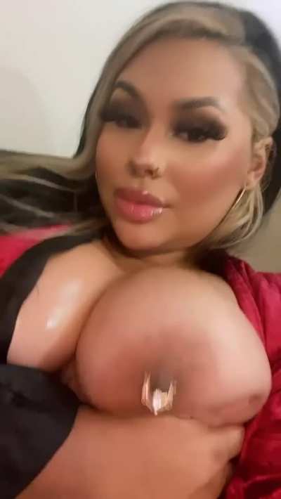 Meets? 👀🍑