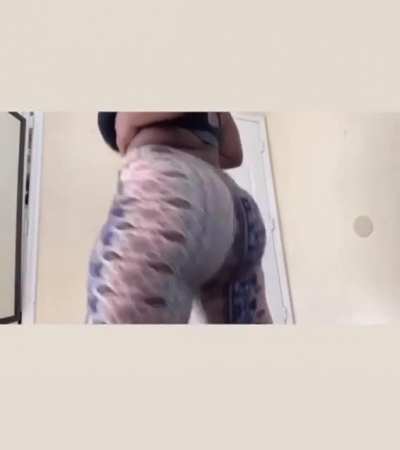 Yanna @damnnnyon
