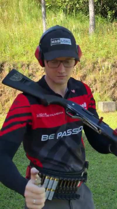 Quick loading a shotgun