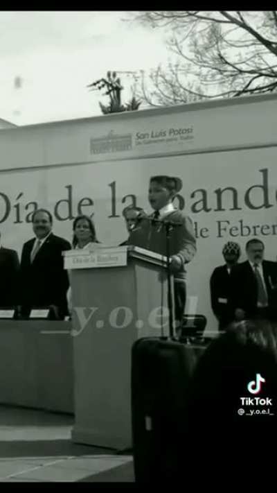The oath to the Mexican flag got weird when they began to salute ._.