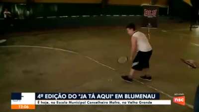 How to play peteca