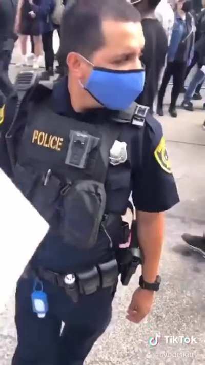 Body shaming police man who's simply doing his job and isn't even being aggressive