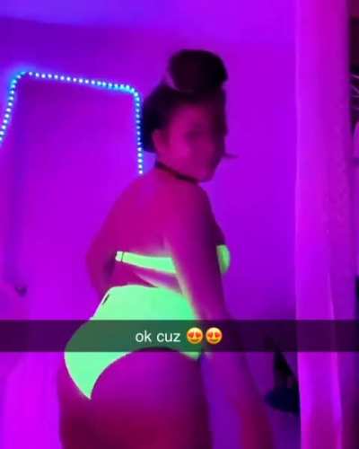 itznikyyy twerking