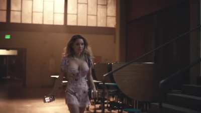 Sydney Sweeney in all her bouncy glory