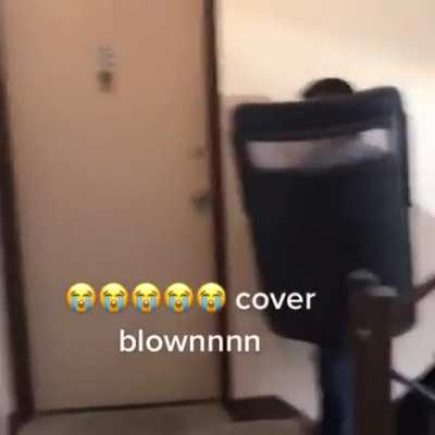 Neighbor warns whole building of riot police