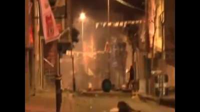 Lan bizim millet molotov da atmasını bilmiyo