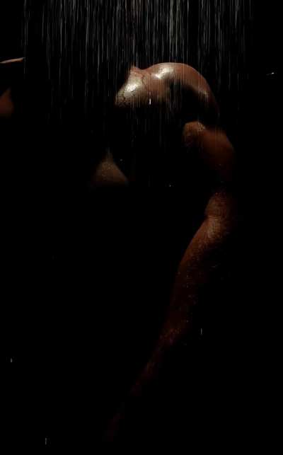 Hawwwt showers and unwind 🚿