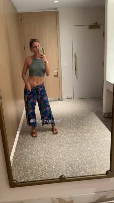 Wanted to show off my tits and abs in my brunch outfit :)