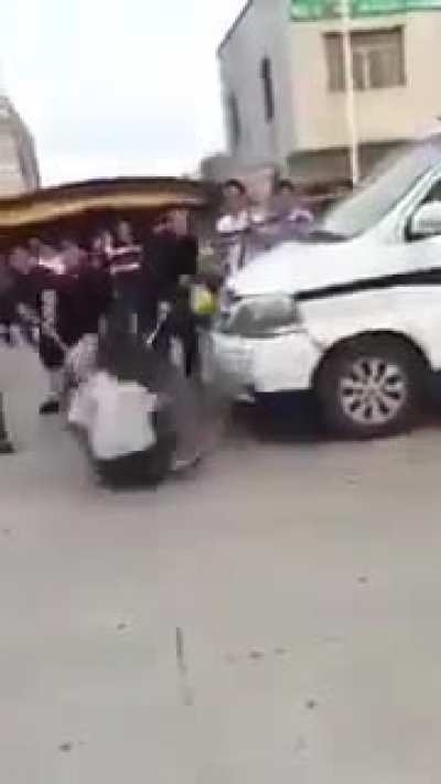 Woman captured by authorities with a fishing net