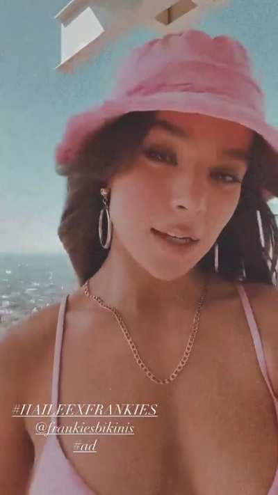 Hailee Steinfeld