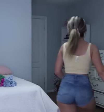 Her ass is amazing 
