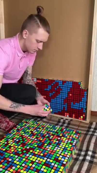 SPIDERMAN from 400 Rubik’s cubes
