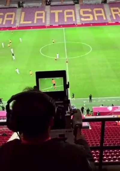 Extremely skilled camera operator with laser focus