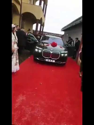 Ceremonia achizitionarii unui BMW