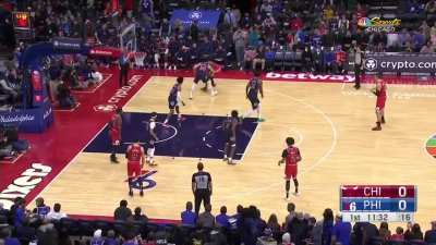 [Highlight] DeMar DeRozan throws down the reverse dunk