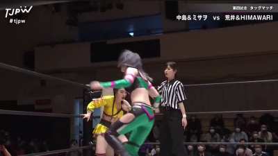 SKE48 idol Shiori Aoki referees her first match in TJPW. She learns how difficult refereeing is.