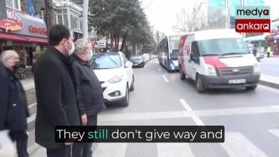 Most civilized turkish pedestrian crossing