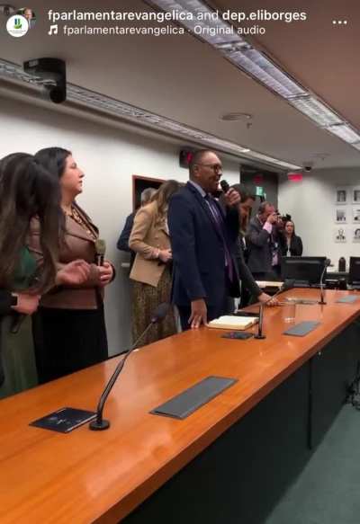 Agora temos culto evangélico no Congresso. Vídeo postado pelo autor do PL 1904/24