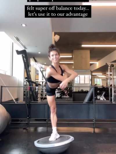 Dancer and model Elsa Stallings [gif]