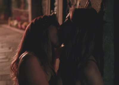 Alison Brie & Aubrey Plaza making out in 'Spin Me Round'