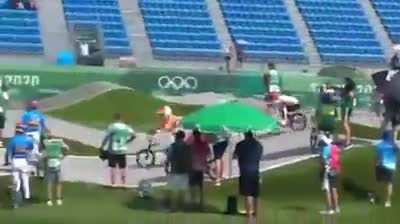 WCGW Dutch bmx rider hit an official that wanted to cross the track.