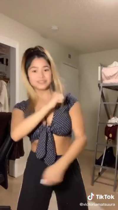 Her newer videos are way better her @vict<wbr>oriam<wbr>atsuu<wbr>ra