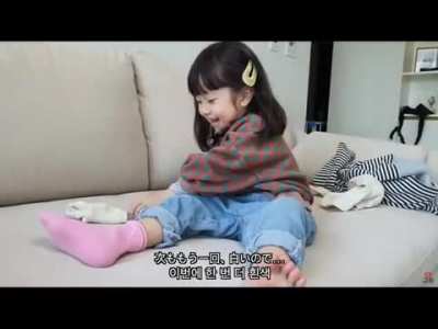 Cute Hana chan wears socks on her own.