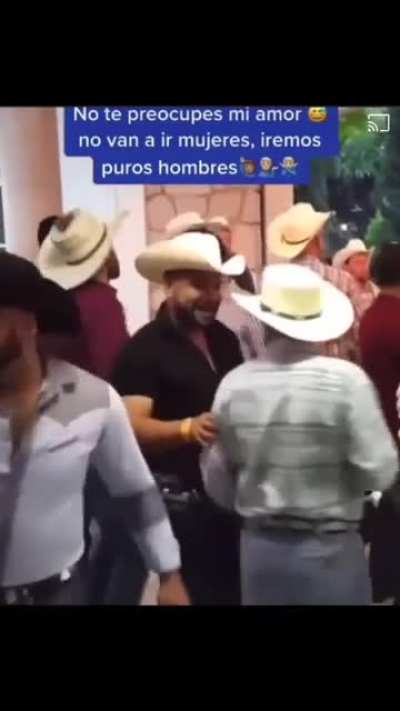 “No pasa nada, somos puros hombres”