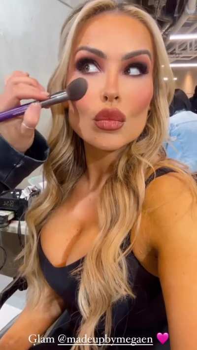 Nattie getting Ready.