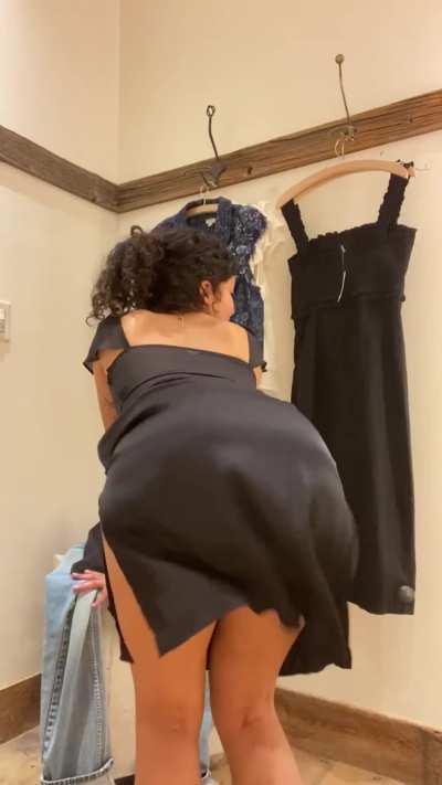 I love a dress with quick access! 😈
