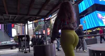 Big booty candid. Dm for full video 🍑🍑🍑