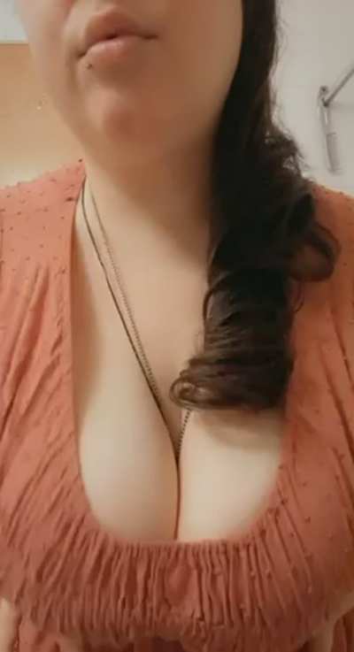 These massive tits have bounce for days!! Xo