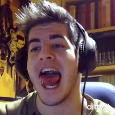Hola xat, vengo a revivir lindos tiempos oscuros
