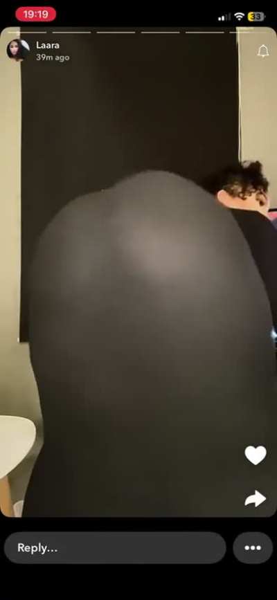 Big booty light skin twerking 😍