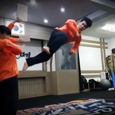 An incredible 540 spinning kick