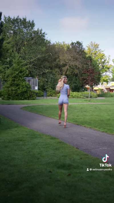 @seli<wbr>naamy<wbr>walks