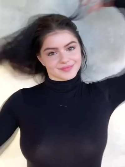 Ariel Winter showing us her pierced tits