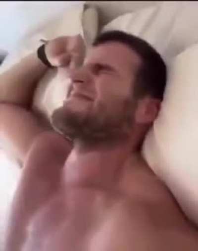 Meia noite cidadão, se espreguiça aí.