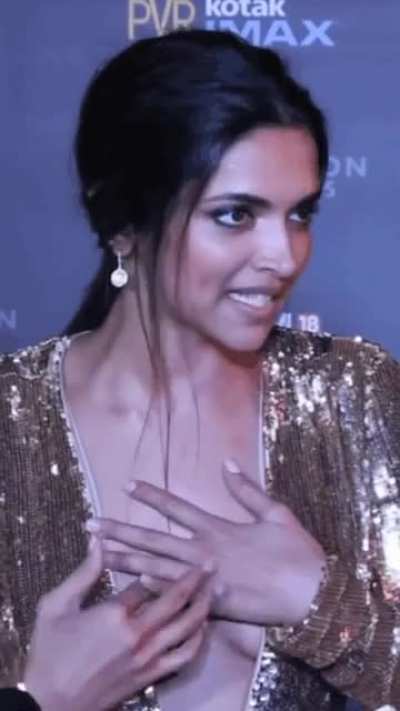 Deepika Padukone sexy face & cleavage.