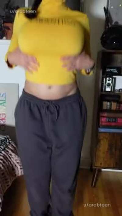 Do you like when I bounce my 34DDs! [flash]
