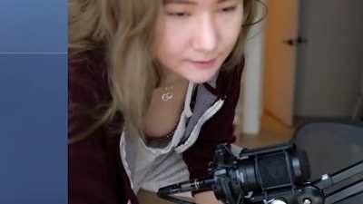 Becca Cleavage (+Slowmo)