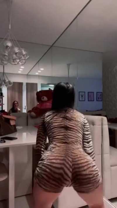 MC Mirella