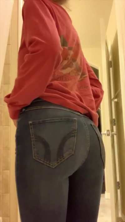 just a tiny teaser! :) let me know if you want to see my bare asshole