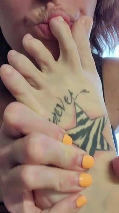Mmmm wanna lick?
