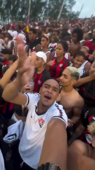 Random fan starts football chant