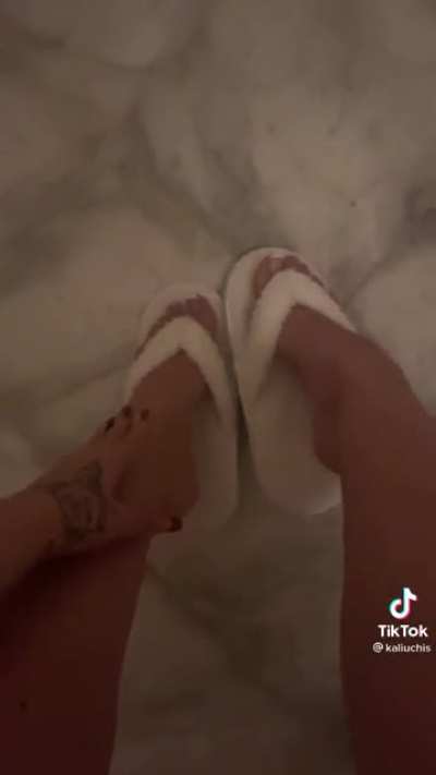 @kaliuchis she’s a singer. lots of vids under this sound too.